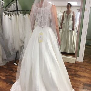 NEW Allure size 10 bridal gown